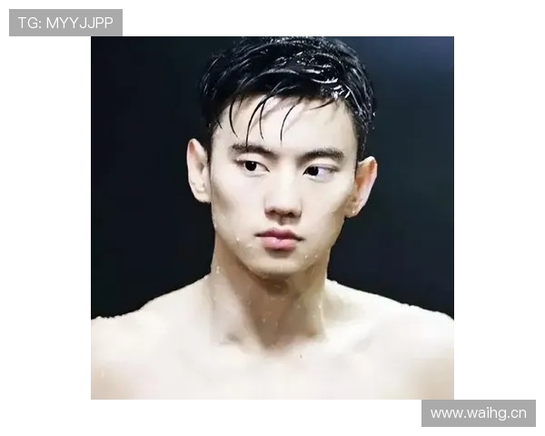 刷到宁泽涛最新生活照，客厅像小博物馆，我的租房饭桌瞬间灰掉