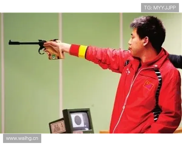 庞伟训练完回家直接睡车库，老婆说他比枪还冷