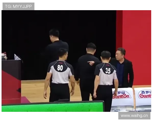 石智勇上场像军人,走出赛场像大老板,手腕那块表光把我闪瞎